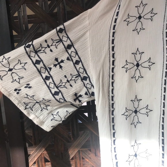 Pitaya Embroidered Kimono - Picture 3 of 4